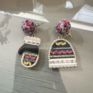 💖⛷️Never Worn Winter Ski Glove Beanie Pom Pom Earrings Skibunny